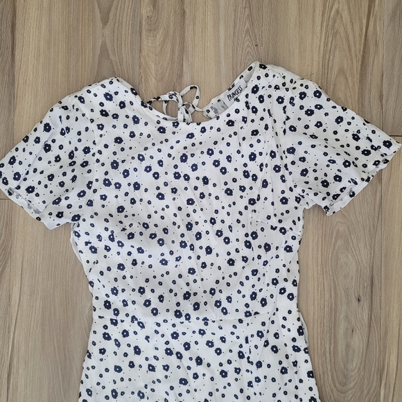 Princess Polly Blue and White Open Back Daisy Floral Dress Size 4 - Picture 4 of 6